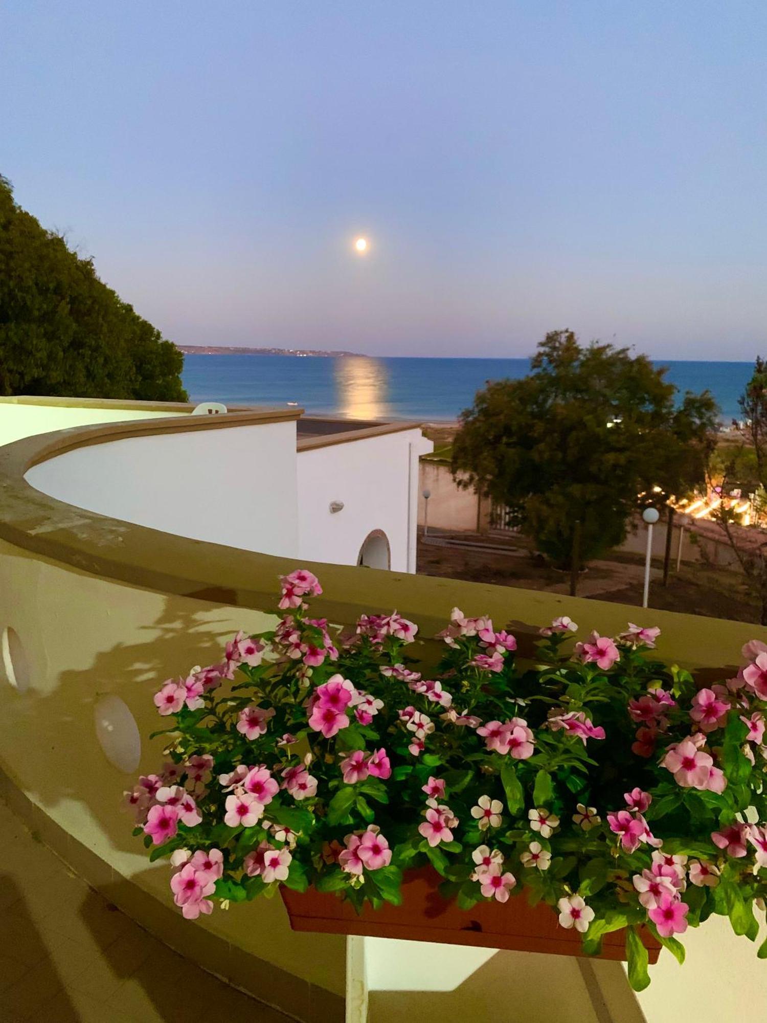 La Bussola Ξενοδοχείο Porto Palo Εξωτερικό φωτογραφία